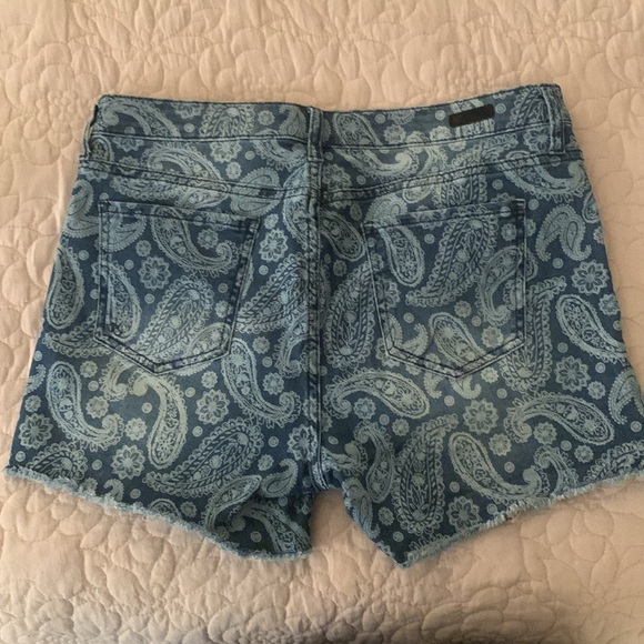 Kut from the Kloth shorts - Picture 2 of 3